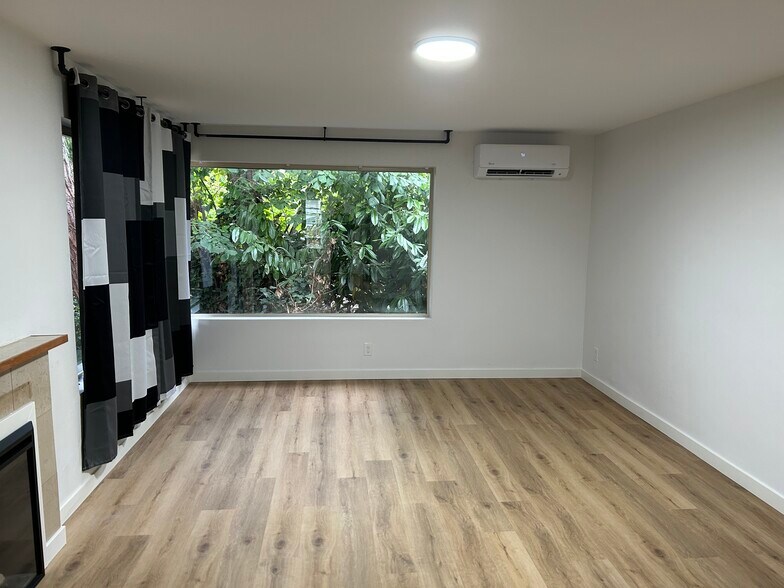 Living Room - 4646 S Willow St