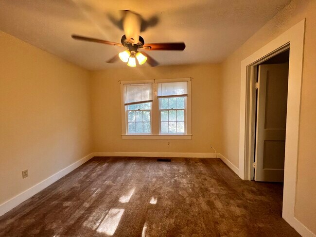 Building Photo - 223 W 5th Ave