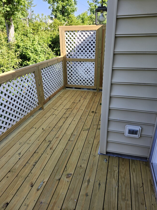 Building Photo - 203 Oak Hollow Ct