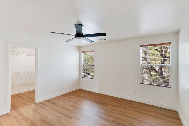 Building Photo - 5870 Lustrous Ct