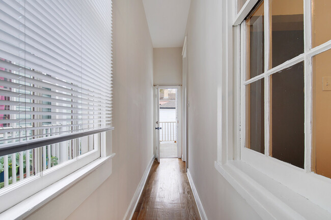 Building Photo - 2026 Baronne St