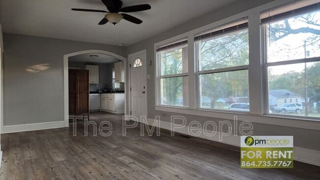 Building Photo - 2 Pineview Dr