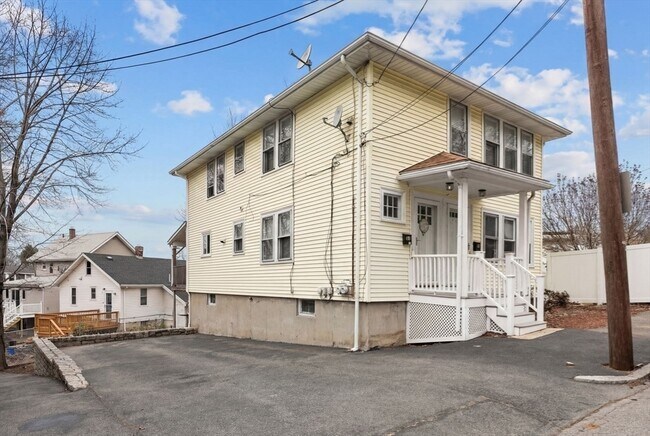 Building Photo - 9-11 Cross St