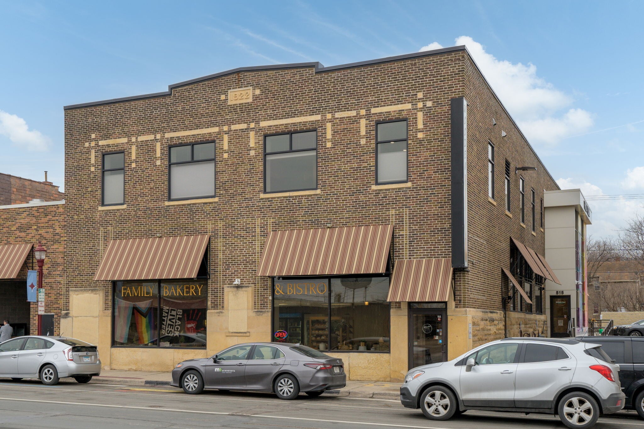 Front of Building - 513 N Riverfront Dr