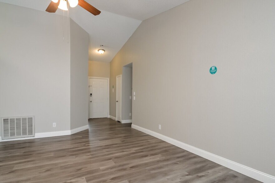 Building Photo - 705 Skipjack Dr