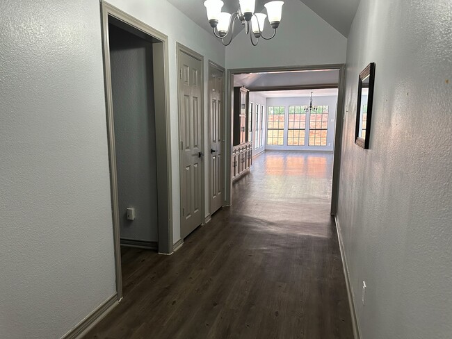 Building Photo - 7178 Rolling Fork Dr