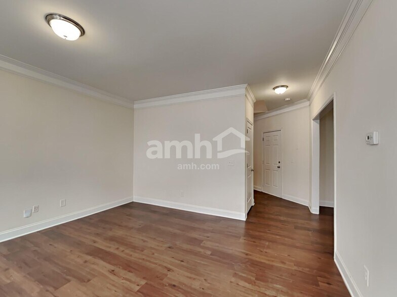 Building Photo - 2400 Freemont St