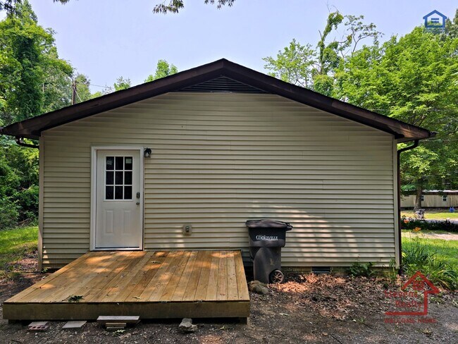 Building Photo - 307 C C Camp Rd