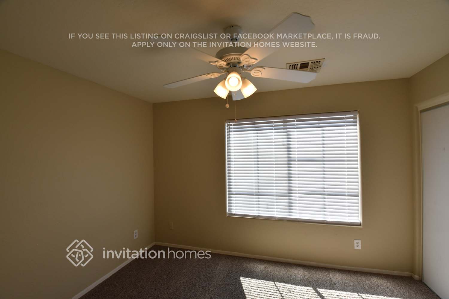 Building Photo - 7613 S 65th Ln