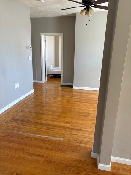 Building Photo - 18 Upham St