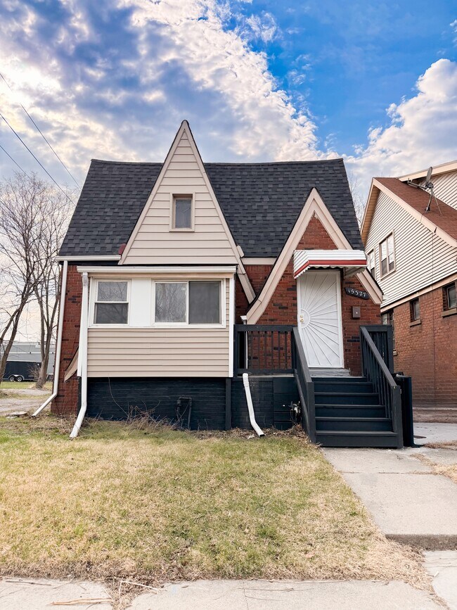 Building Photo - 15327 Cheyenne St