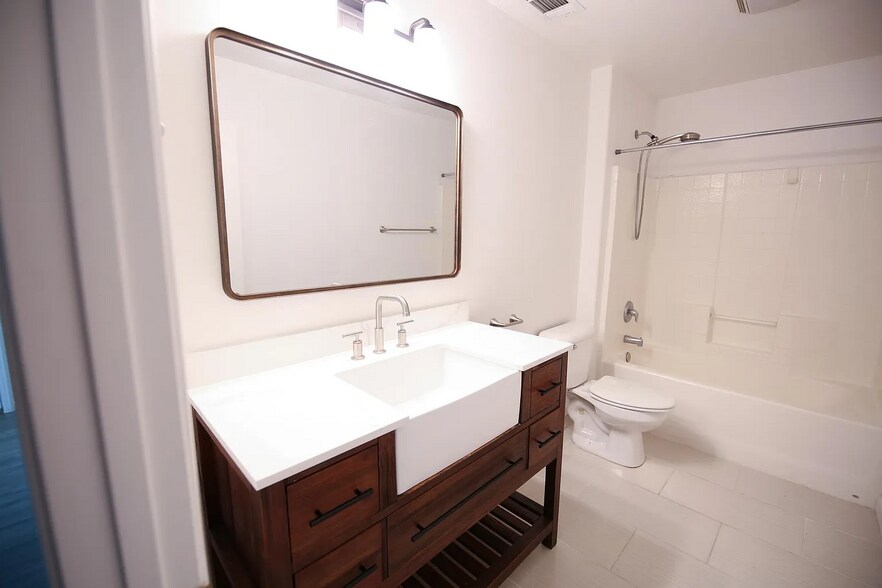 Building Photo - 6313 Palo Verde Ave