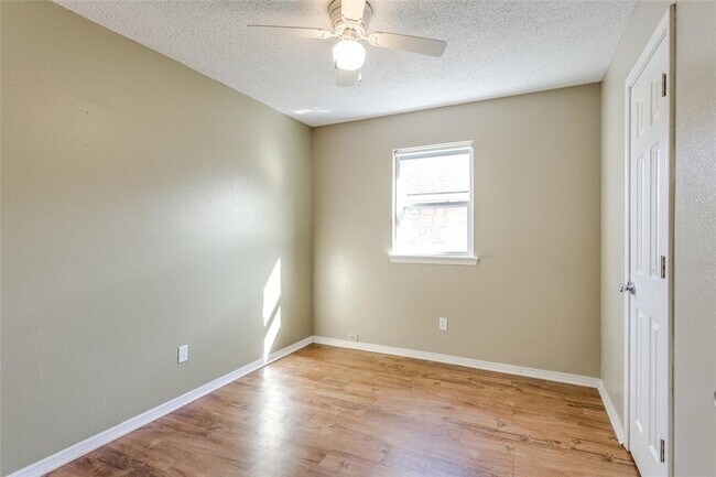 Building Photo - 645 Lloyd Ave