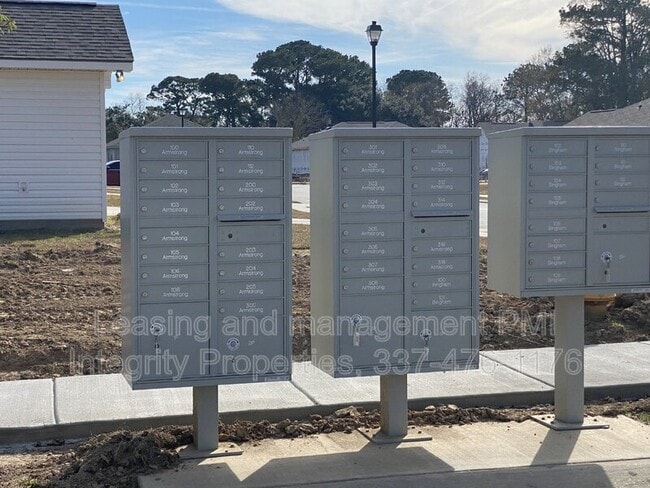 Building Photo - 204 Armstrong Dr