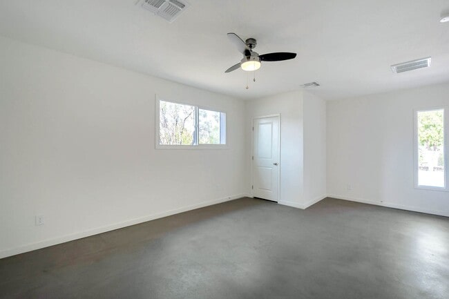 Building Photo - 5-Bedroom Tempe Home with Private Pool & Prime ASU Proximity