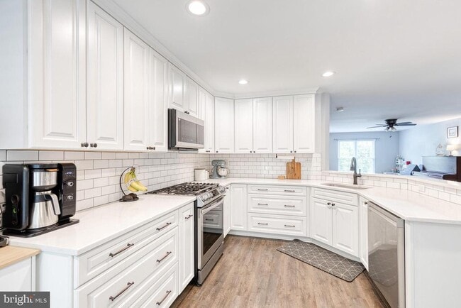 Building Photo - 708 Leister Dr