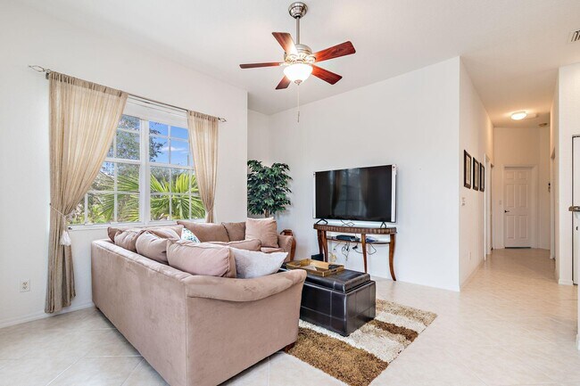 Building Photo - 4890 Bonsai Cir