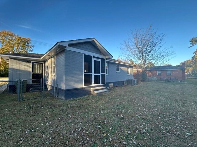 Building Photo - 1914 W Oakland-FULLY RENOVATED- 3 BEDROOM, 1 BATHROOM