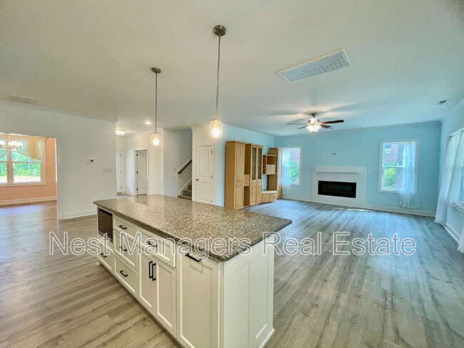 Building Photo - 36 Micahs Way N
