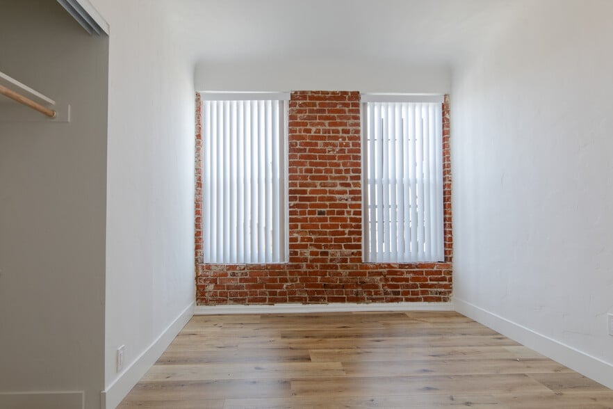 Building Photo - Newly Renovated Apartments