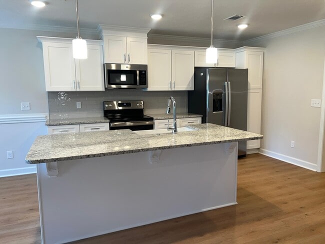 Building Photo - 158 Atherstone St