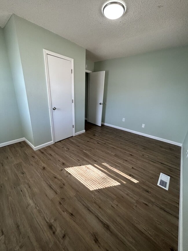 Building Photo - 801-803 Rouse Duplex