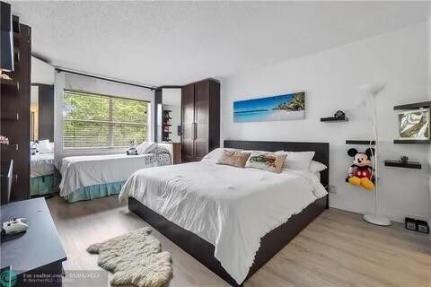 Building Photo - 6001 N Falls Cir Dr