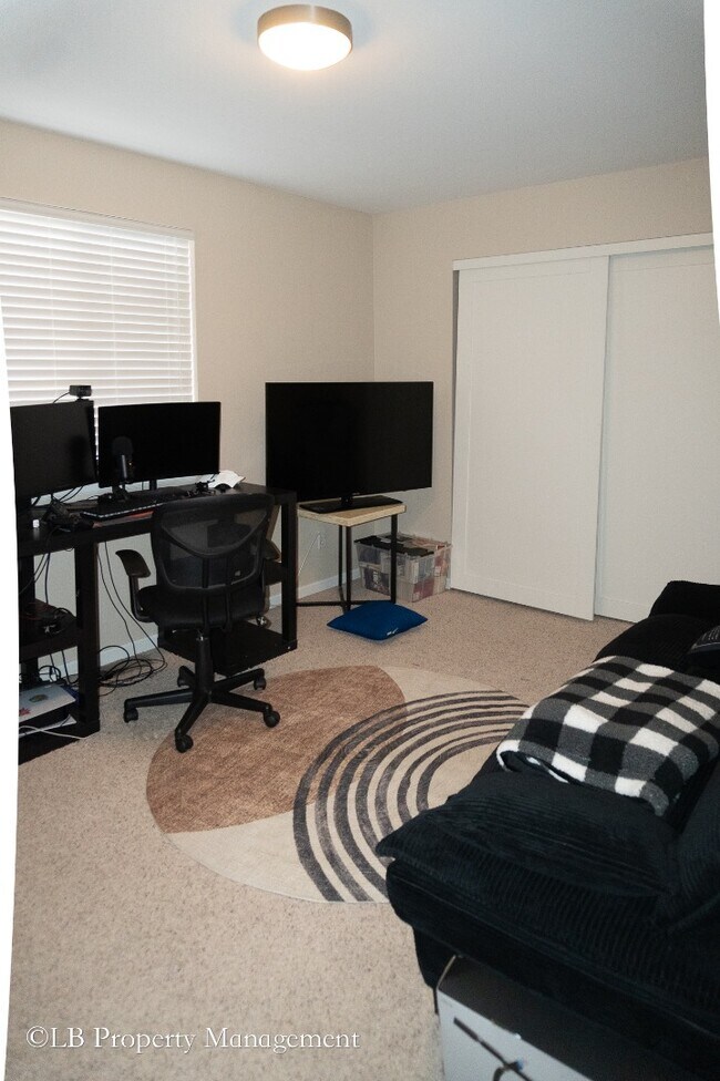 Building Photo - 4780 N Foxtail Dr