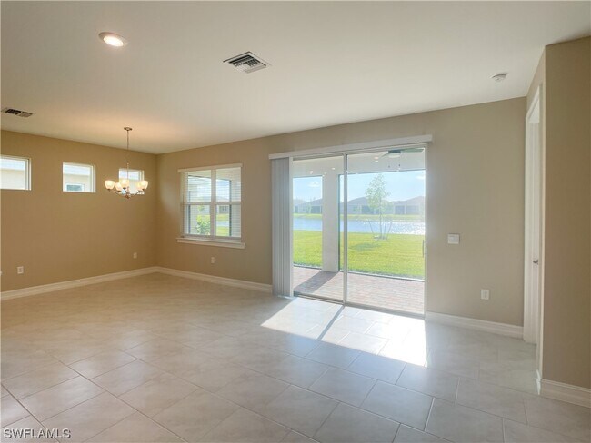 Building Photo - 715 Heather Lk Ave