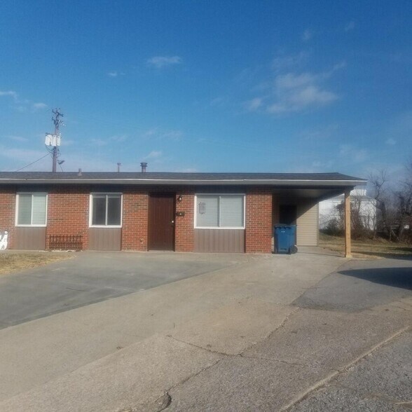 Primary Photo - 16 Duplex Ct