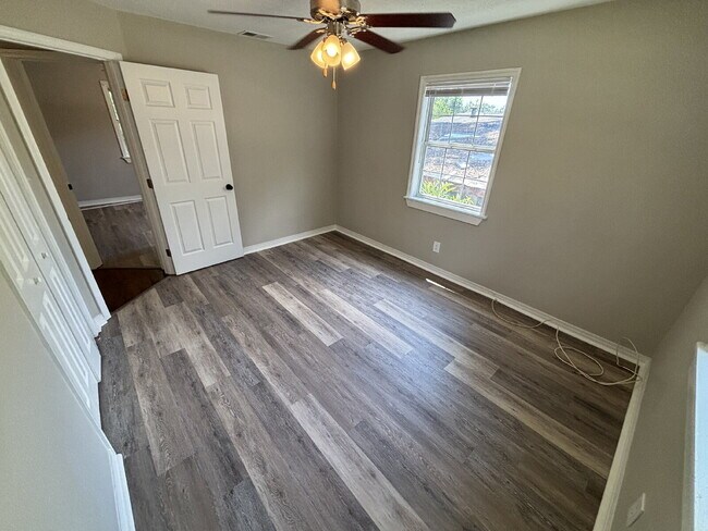 Building Photo - Stylish Renovated 3-Bedroom Gem in Prime Tallahassee – Near Downtown!