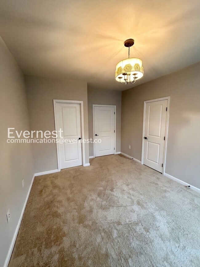 Building Photo - 14001 Briars Cir