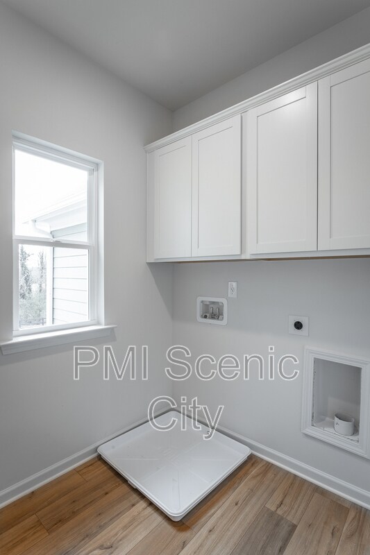 Building Photo - 9437 Cavalier Wy