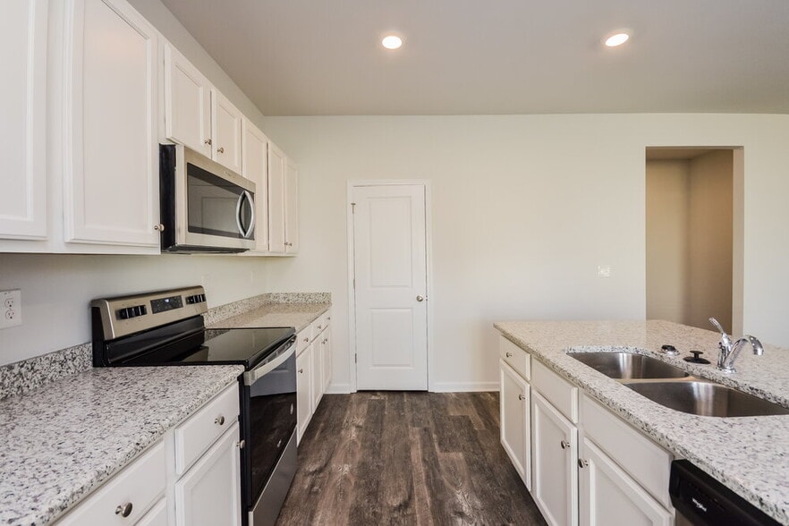 Building Photo - 621 Moorings Ave