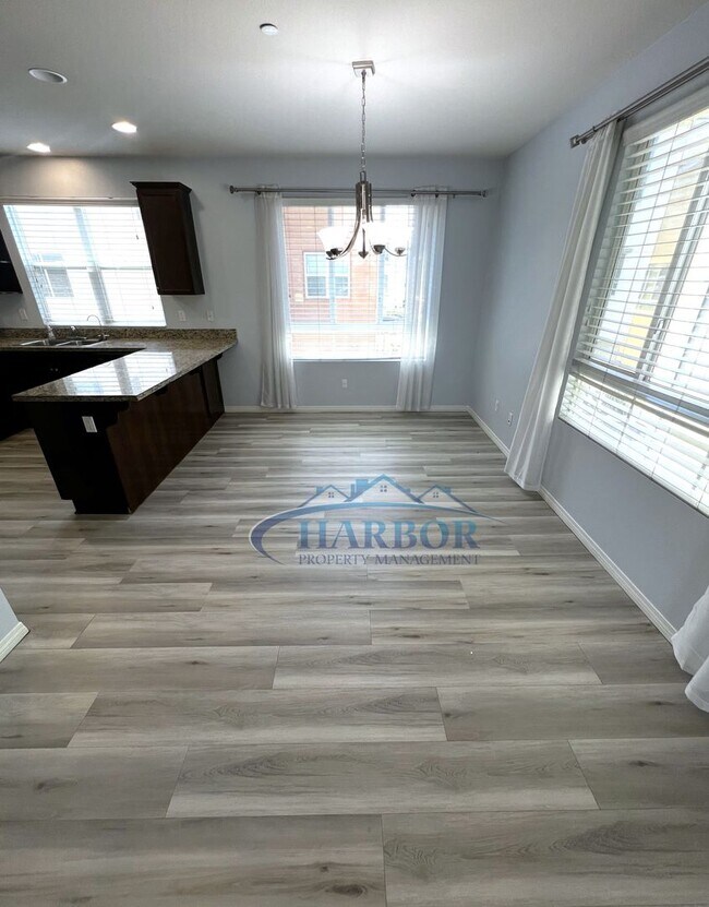 Building Photo - Elegant 3-Story, 4-Bedroom, 3-Bath Condo