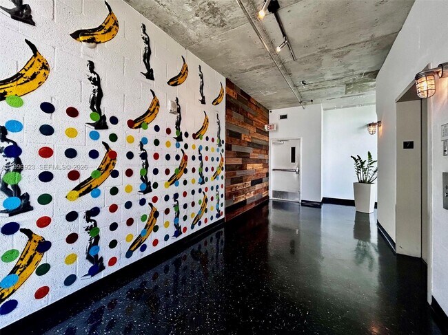 Building Photo - 444 NE 30th St