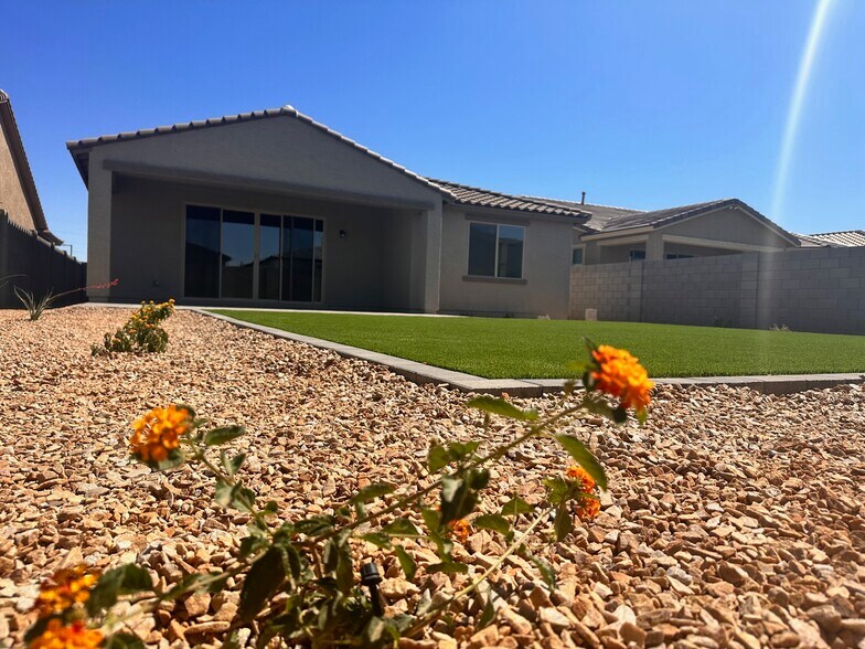 Building Photo - 17282 W Larkspur Dr