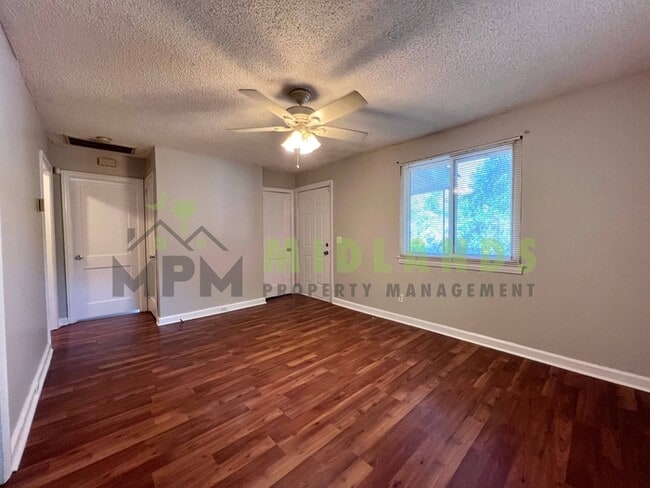 Building Photo - 4921 Dale Dr