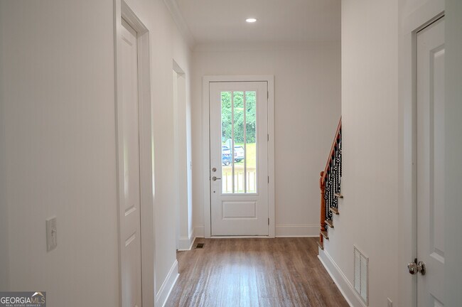 Building Photo - 1993 Reynolds Dr SW