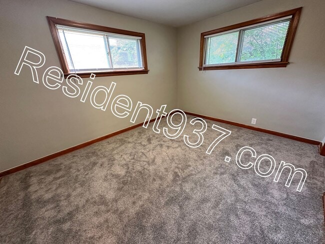 Building Photo - 3 Bed 1 Bath Home