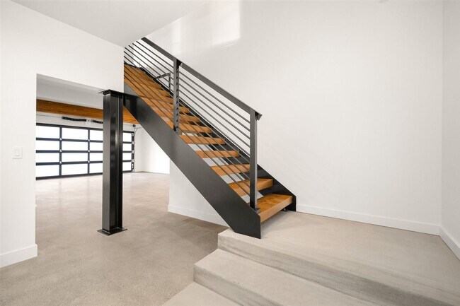 Building Photo - Modern Newly Built 4 Bed, 3 Bath Home!