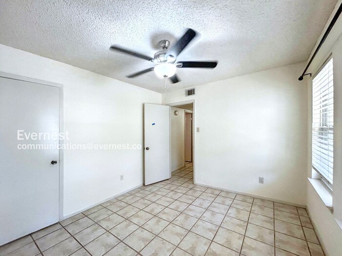 Building Photo - 8309 Wexford Dr