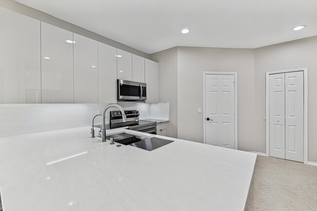 Building Photo - 12325 Cascades Pointe Dr