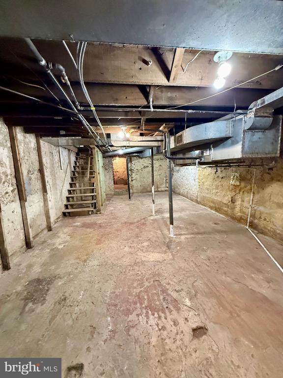 Building Photo - 403 S Main St