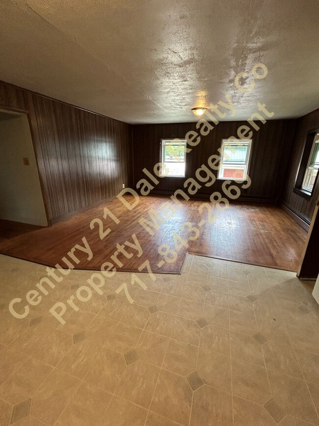 Building Photo - 2 Bedroom home in South Eastern School District with a Large Yard