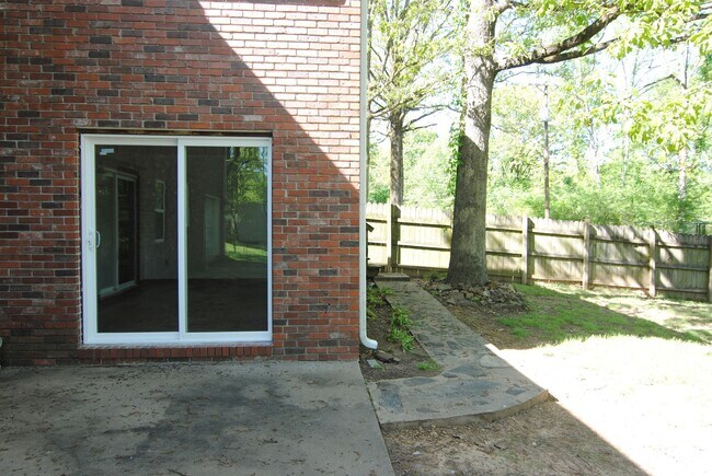 Building Photo - Spacious Rental in Sherwood