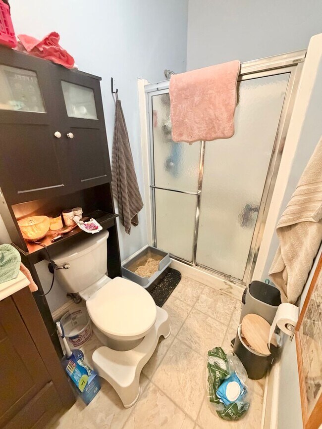 Building Photo - 3 Bedroom Apartment in Burlington VT Available 6/5-6/15!