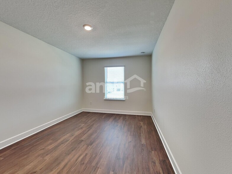 Building Photo - 127 Onate Cir