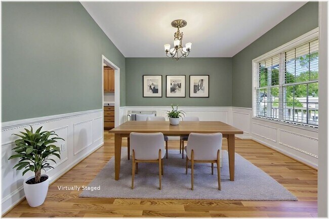 Building Photo - 307 Willow Brook Ln