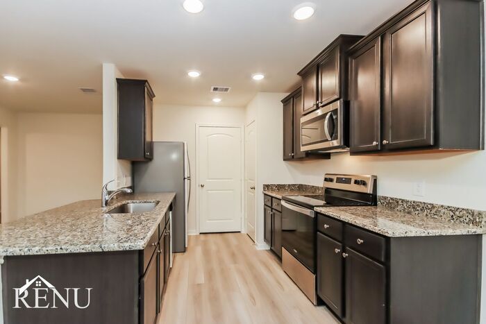 Building Photo - 10506 Sweetwater Creek Dr